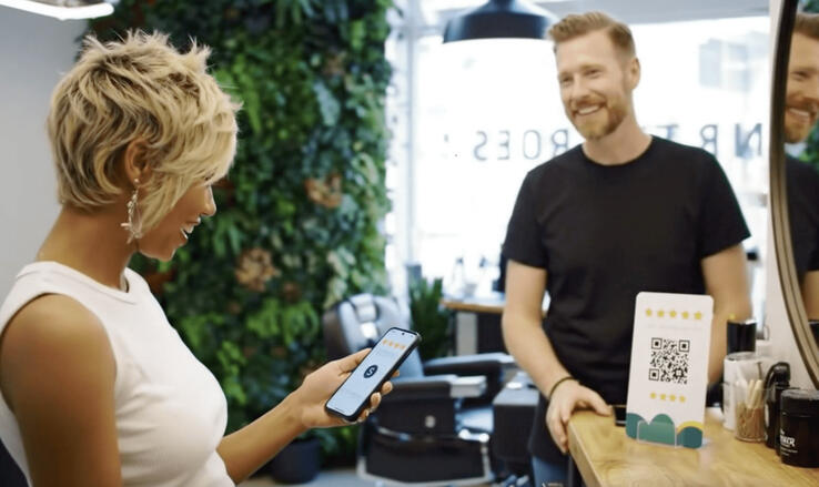 Blije klant laat review achter via Marketize Positieve review via Marketize QR
